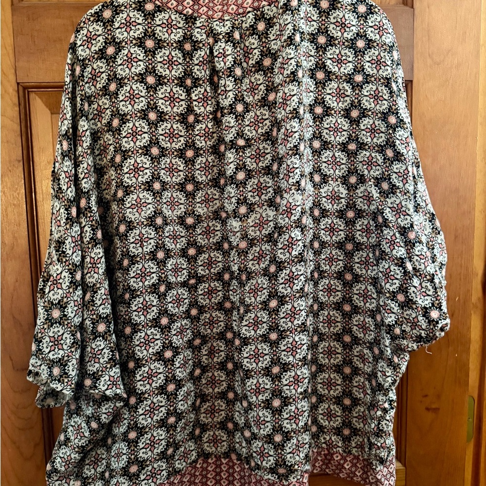 Tantrums Black and White Floral Kimono blouse - Picture 2 of 4